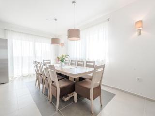 Nicely decorated villa with swimming pool - Sukošan - 8