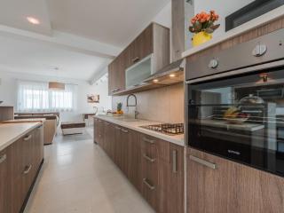 Adorable villa with private pool and terrace - Sukošan - 8