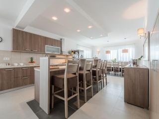 Adorable villa with private pool and terrace - Sukošan - 1