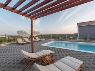 Stylish villa with private pool and terrace - Sukošan - 4