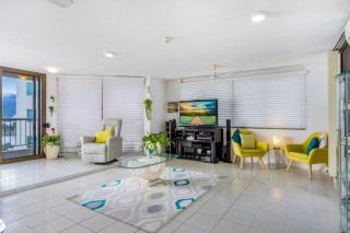 Cairns Ocean View Apartment in Aquarius - Cairns - 2