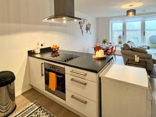 Spacious, step free family flat with secure parking - Borehamwood - 5