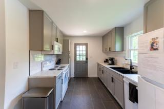 Newly-renovated 5BR home near UVA, Downtown, i64 - Charlottesville - 2