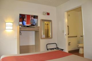 Motel 6-Enfield, CT - Hartford - 4
