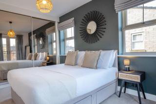Canal-Side Townhouse Free Parking City Location - Leeds - 0