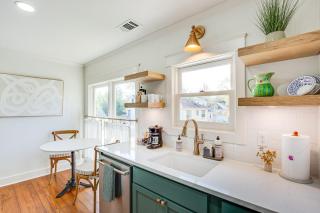 2 Mi to Tyler Rose Garden Vibrant Apartment! - Tyler - 4