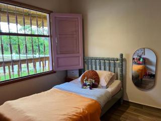 LA HERMOSA CASA AMARILLA - 9