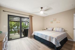 2 Bed/2 Bath Beach Condo - 6
