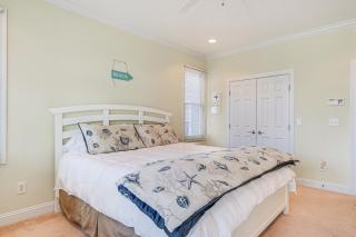 Breezy Kure Beach Home - Walk to Pier and Ocean! - Kure Beach - 1