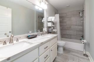 Bright Townhouse Downtown Lake Charles - 7