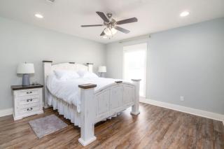 Bright Townhouse Downtown Lake Charles - 9