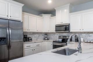 Bright Townhouse Downtown Lake Charles - 4