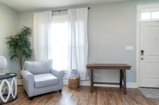 Bright Townhouse Downtown Lake Charles - 2