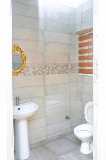 House 4 Guest House & Apartments - Lagos - 3