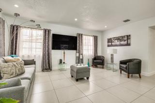 Sun-Soaked Home with Pool in Lauderdale Lakes! - Lauderdale Lakes - 6