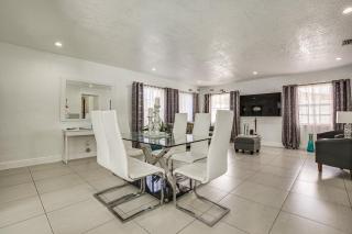 Sun-Soaked Home with Pool in Lauderdale Lakes! - Lauderdale Lakes - 2