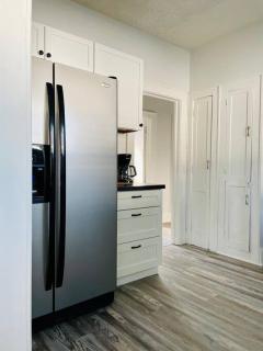 The Chic Shack / Centrally Located 2BR/1BA Home - Evansville - 9