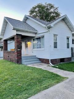 The Chic Shack / Centrally Located 2BR/1BA Home - Evansville - 1