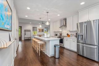 Downtown 3 bedroom Townhouse - 4