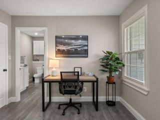 Beautiful 3 Bedroom Home - 7