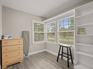 Beautiful 3 Bedroom Home - 5