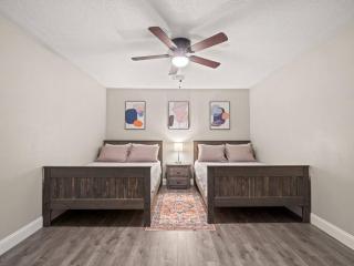 Beautiful 3 Bedroom Home - 4