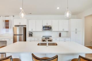 Charming Charlotte Townhome 6 Mi to Downtown! - 1