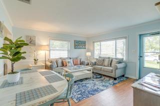 Lovely St Pete Beach Cottage, Walk to Beach and Town - 0