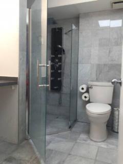 Penthouse Waikiki Panorama Ocean/Mountain Views - 3