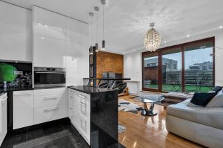 Sokratesa Business Apartments - 52m2 Terrace, Parking, Metro Nearby - by Rentujemy - Varsavia - 0
