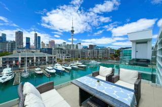Waterfront Apartment with Sky tower & Harbour View - 0
