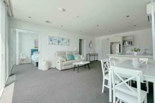 Waterfront Apartment with Sky tower & Harbour View - Auckland - 6
