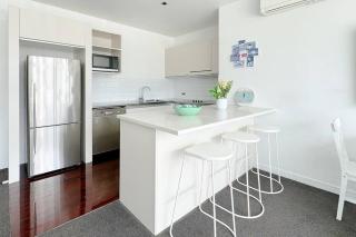 Waterfront Apartment with Sky tower & Harbour View - Auckland - 2