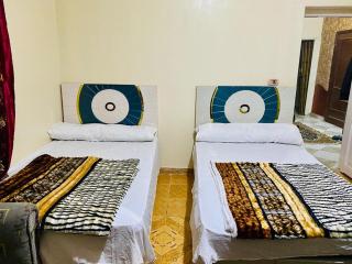 Queen pyramids view - 9