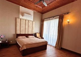 PINETOP RESORT - Khanpur - 0