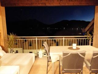 Apartment With Amazing Lake- and Mountain View - - 6