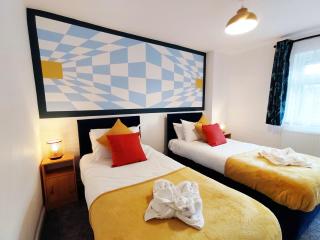 Modern 2 BR Apartment near Town - Newmarket - 2