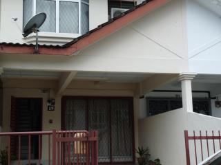 Relax House near Teluk Cempedak Kuantan - Kuantan - 1