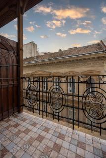 Luxurious Central 4BEDRM 3BATHRM Residence w/ Balcony - Budapest - 4