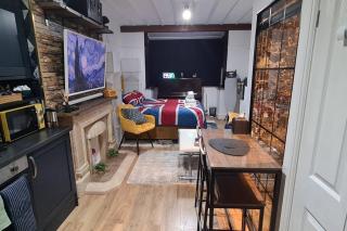 luxury & comfy city break studio - 5