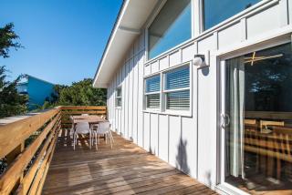 Cozy Beach House Steps from the Shore: 4 Bedroom - Pawleys Island - 7
