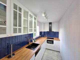 Lovely 2 Bedroom Apartment w/ large garden + pools - 2