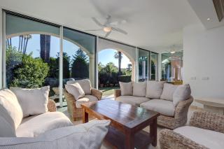Large Ground Floor Apartment with Private Garden and Beach Access - 7