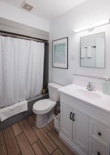 Yellowknife Downtown Toboggan Hill Retreat - 2