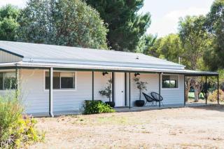 The Bungalow Cottage - Young - 5