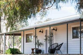 The Bungalow Cottage - Young - 2