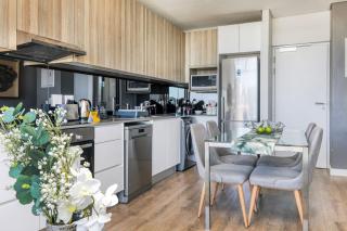 Backup-Powered Elegant City Balcony Apartment - Cidade Do Cabo - 3