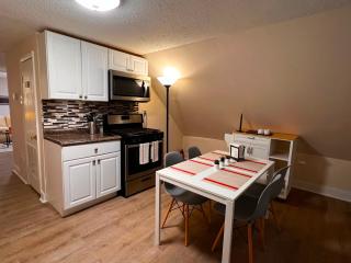 HOME Close to Yale New Haven Hospital - 5