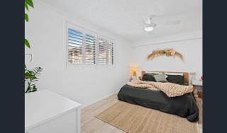 Broadbeach holiday - no housekeeping - 7