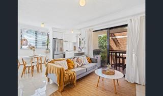 Broadbeach holiday - no housekeeping - 5